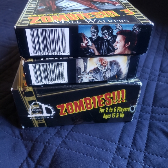 Twilight Creations Zombies base game dice game and 2 expansions (lot of 4) - Picture 7 of 8